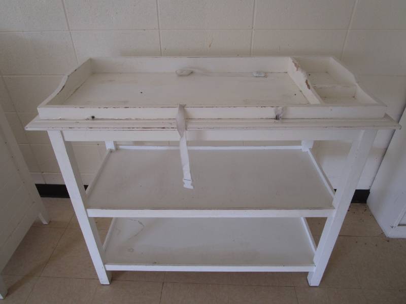 lot 5182 image: Baby Changing Table - White