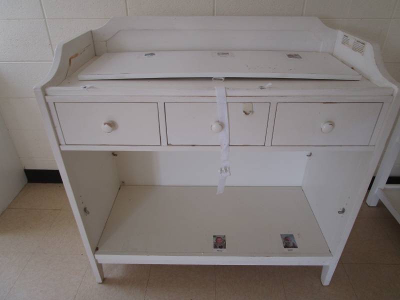 lot 5183 image: Baby Changing Table - White