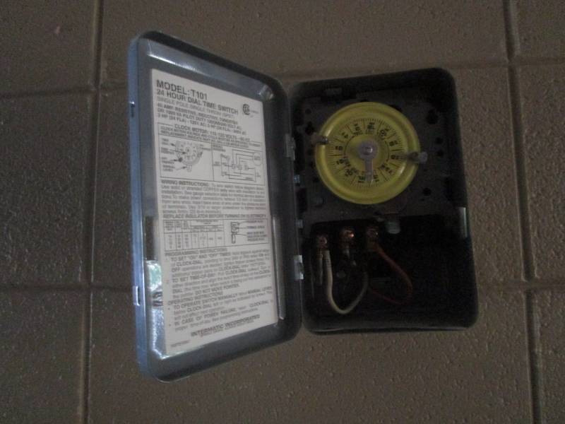 lot 5076 image: 24 Hr Dial Time Switch Single Pole Single Throw Model T101