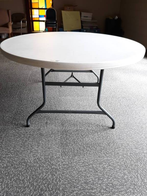 lot 5130 image: Lifetime Model 2970 Round Folding Table