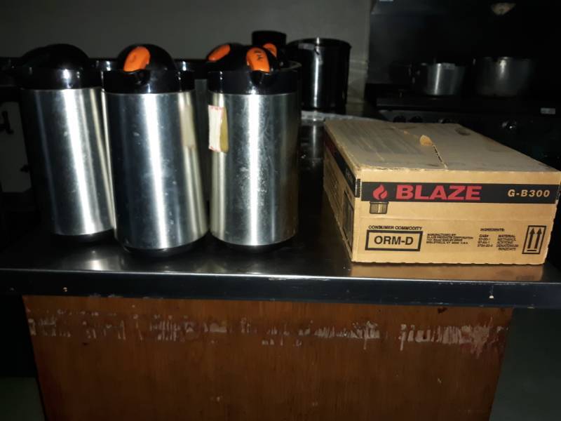 lot 5007 image: Lot of Hot Pots - Air Pots to Keep Drinks Hot