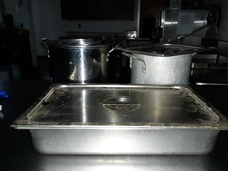 lot 5008 image: Two Stock Pots and One Roasting Pan with Lid