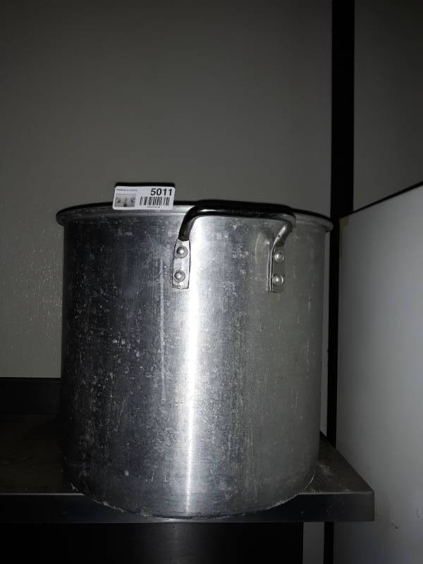 lot 5011 image: Metal Stockpot for Commercial Kitchen