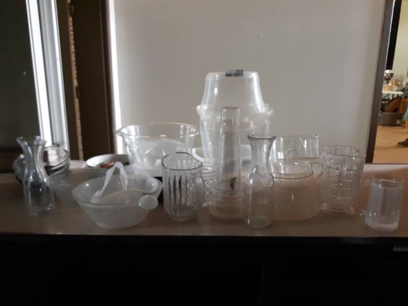 lot 5013 image: Misc Glass  Plastic Kitchen Pieces