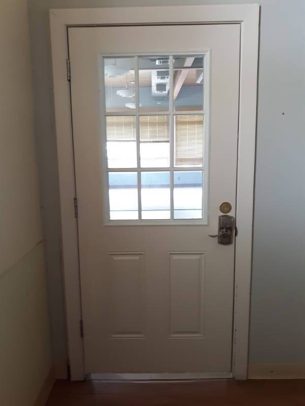 lot 5197 image: Entryway Door with Electronic Handle and Lock - Buyer Must Remove