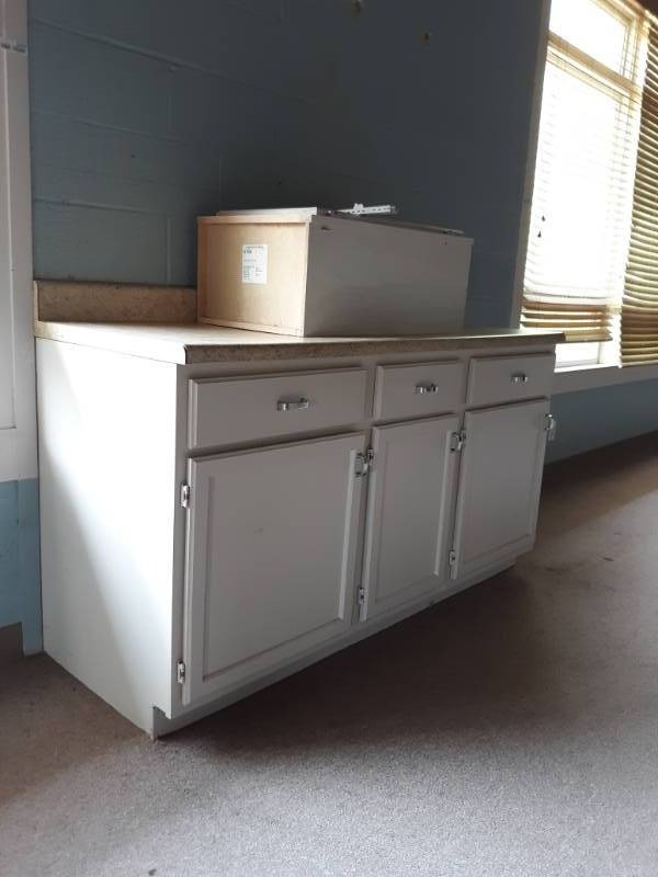 lot 5199 image: Lot of 3 Cabinets Base and One Wall Hanging Cabinet - Buyer Must Remove