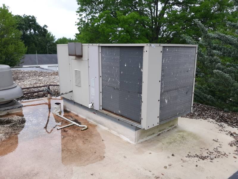 lot 5085 image: Lennox Rooftop Model Central Furnace Unit