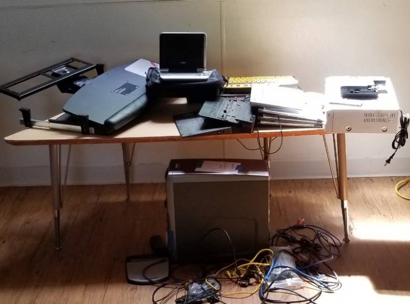 lot 5248 image: Large Lot of Electronics