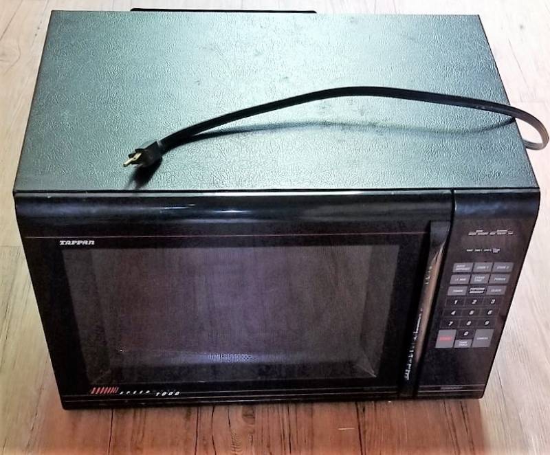 lot 5249 image: Microwave Oven