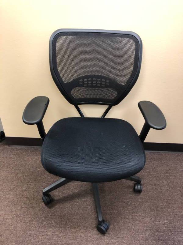 lot 4274 image: Black Desk Office Chair