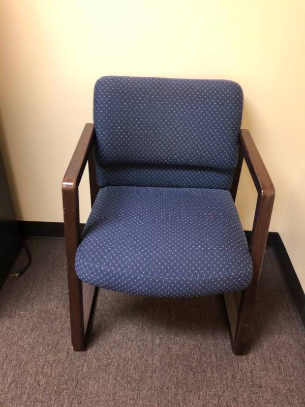 lot 4288 image: Blue Cloth Chair