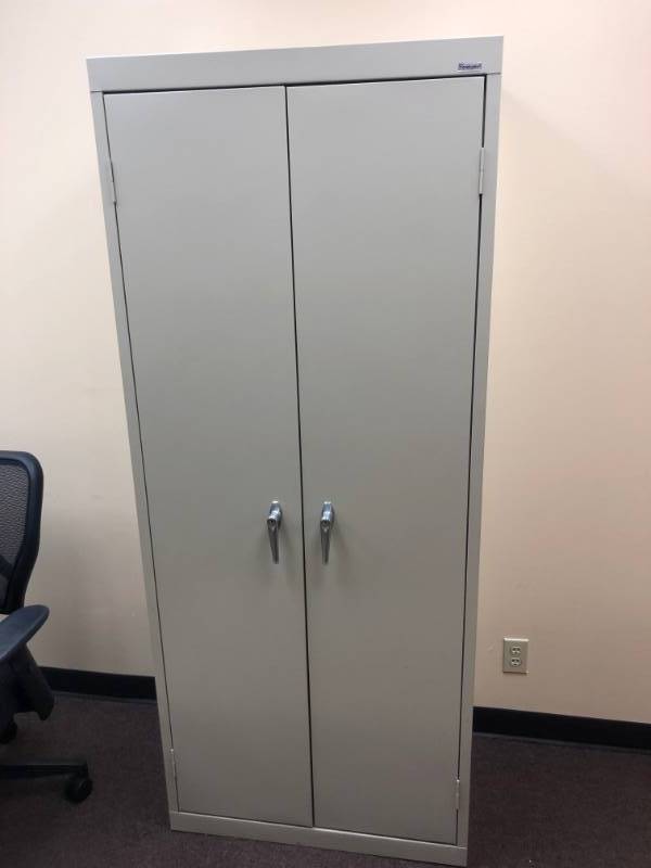 lot 4300 image: Sandusky Metal Storage Cabinet