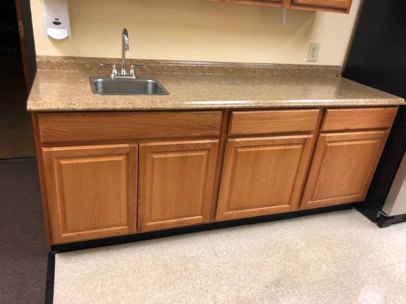 lot 4302 image: Office Lounge Counter Top with Sink