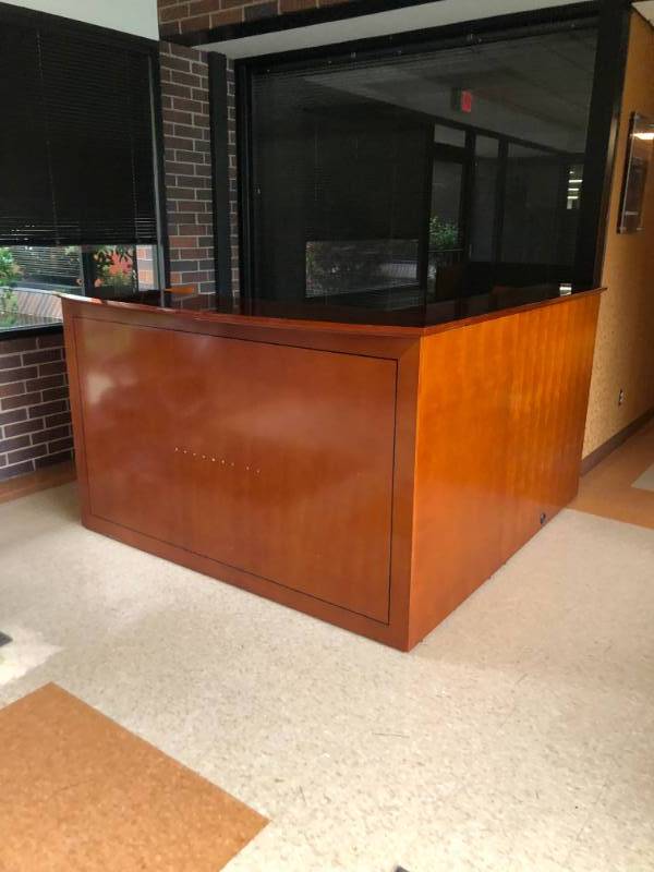lot 4318 image: Receptionist Desk L-Shaped