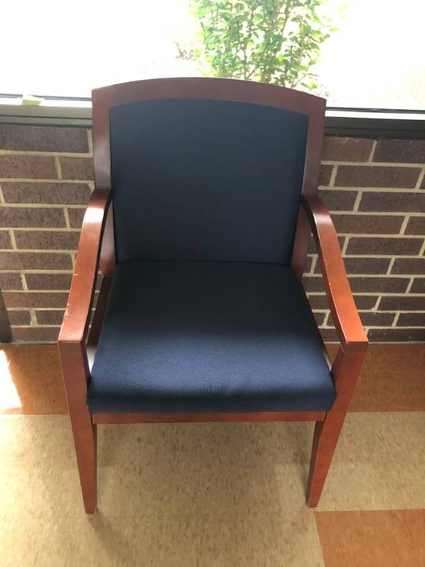 lot 4320 image: Blue Cloth Chair