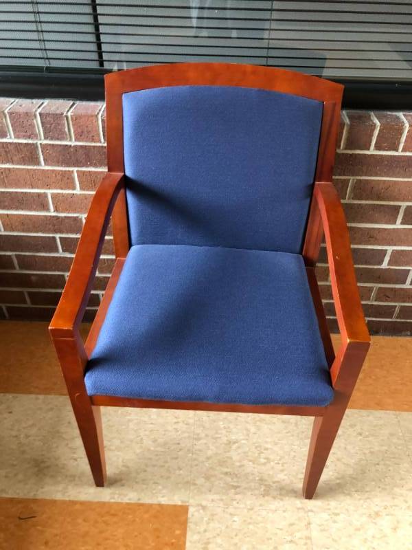 lot 4321 image: Blue Cloth Chair