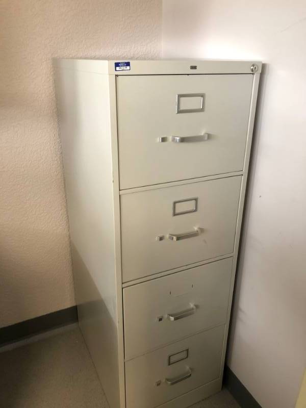 lot 4332 image: Beige Hon Metal Filing Cabinet