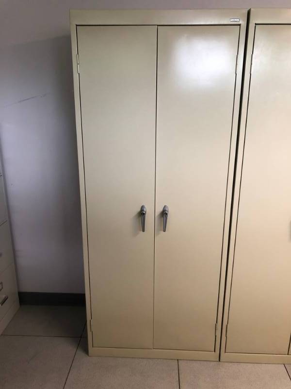 lot 4333 image: Sandusky Metal Storage Cabinet