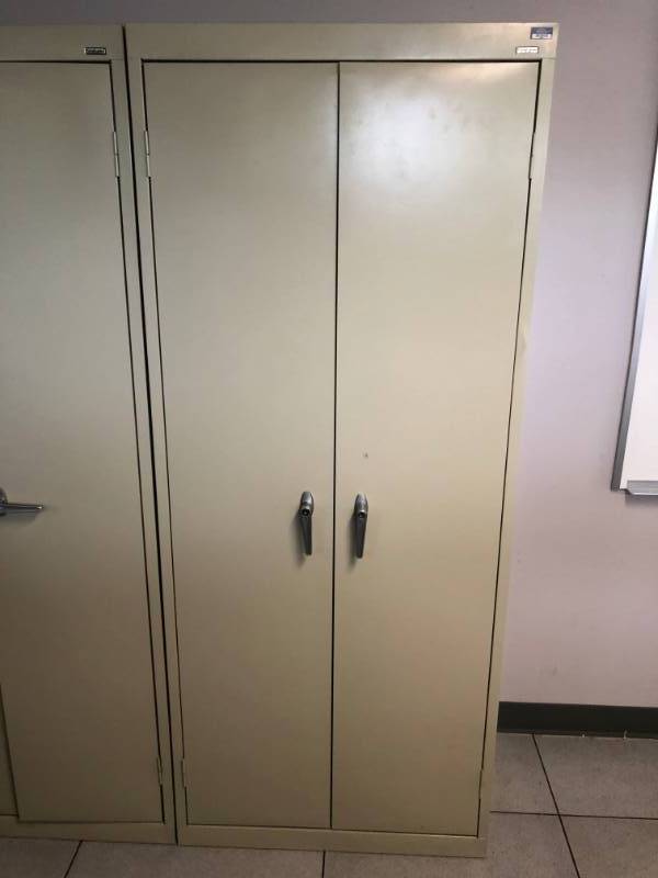 lot 4334 image: Sandusky Metal Storage Cabinet