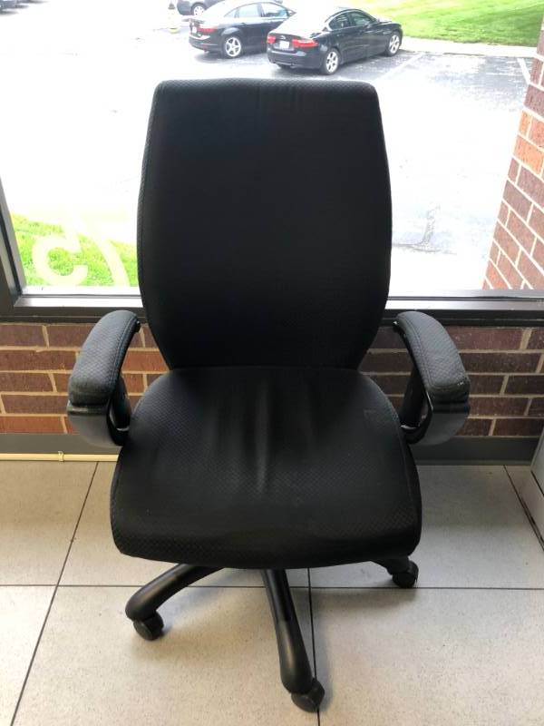 lot 4341 image: Black Office Chair