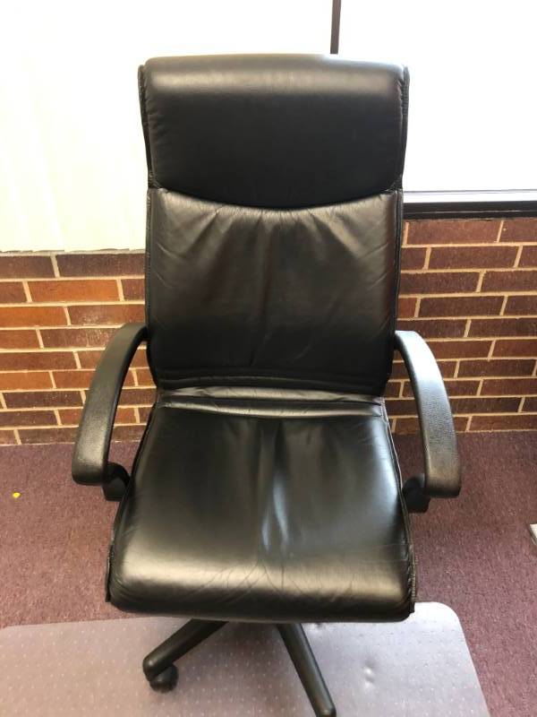 lot 4352 image: Black Office Chair