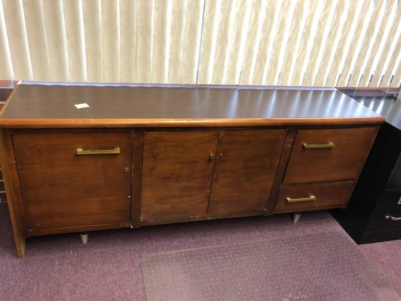 lot 4353 image: Office Credenza