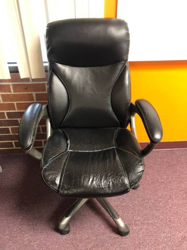 lot 4358 image: Leather Adjustable Office Chair