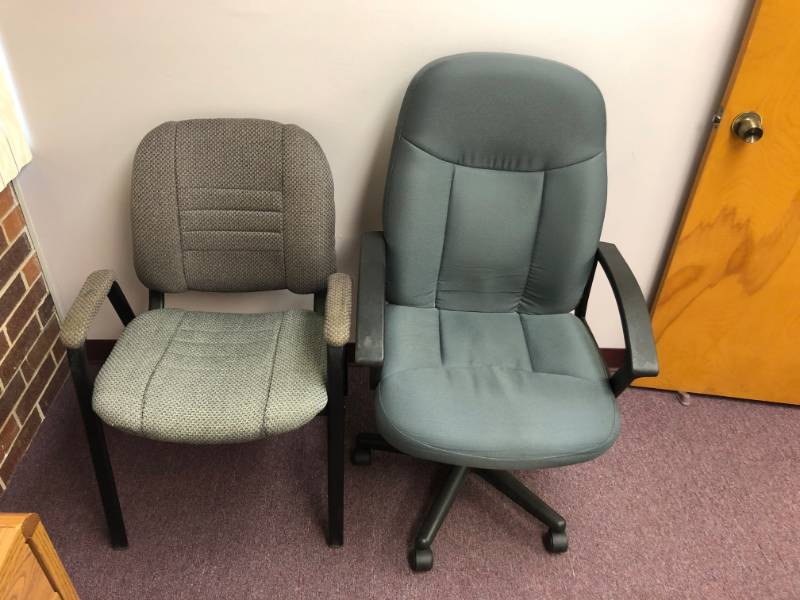 lot 4362 image: Lot of 2 Office Chairs (One Grey Lobby Chair and One Blue-Grey Office Chair)