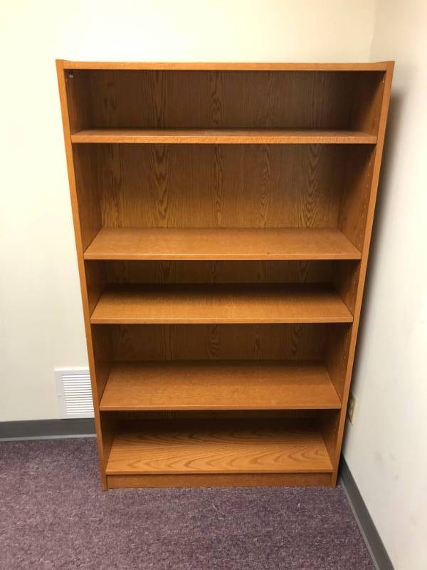 lot 4245 image: 5 Tier Adjustable Bookshelf
