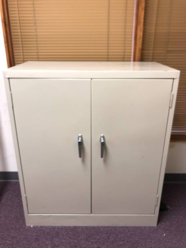 lot 4248 image: Metal Storage Cabinet