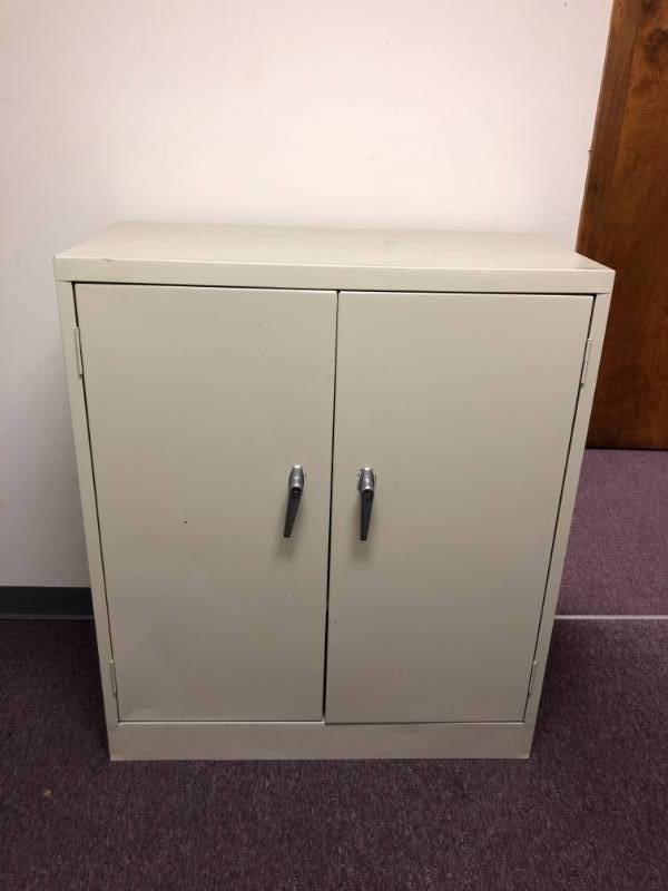lot 4249 image: Metal Storage Cabinet