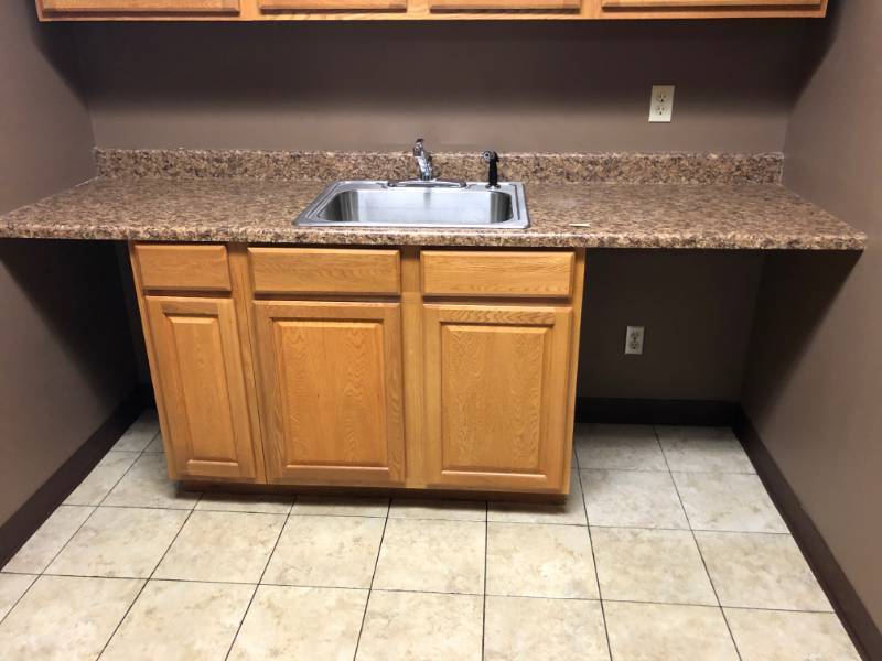 lot 4253 image: Office Lounge Room Counter w Sink