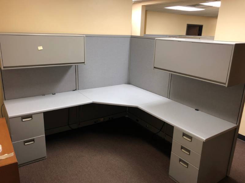 lot 4258 image: Steel Case L-Shape Office Cubical Desk and Metal Shelving