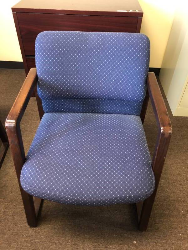 lot 4266 image: Blue Cloth Chair