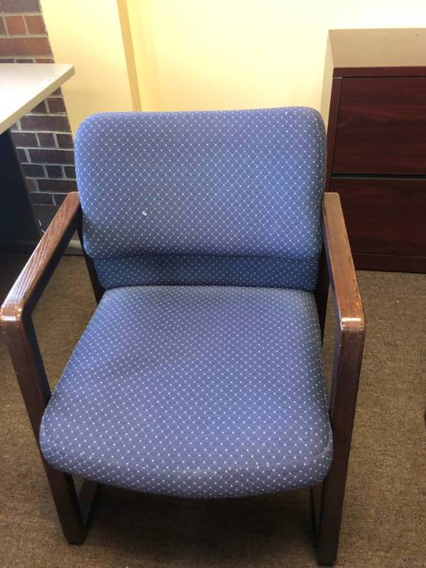 lot 4267 image: Blue Cloth Chair