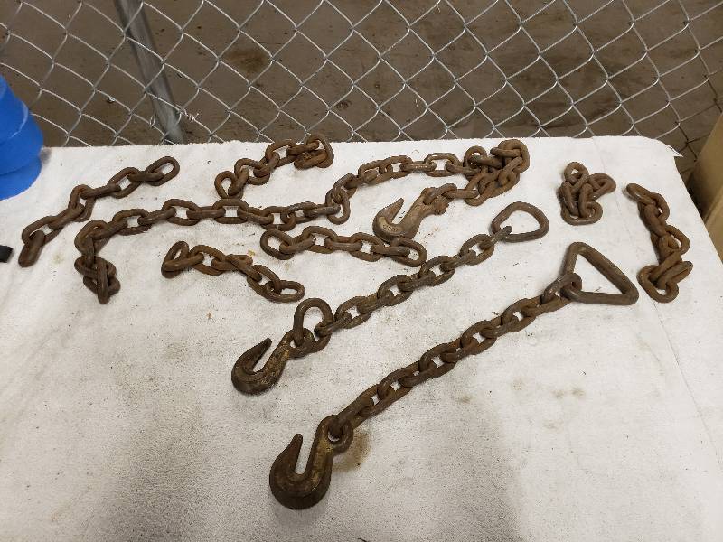 lot 10818 image: Specialty Chains and a Small Tow chain