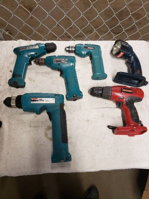 lot 10833 image: Makita Drills Craftsman Drill Ryobi Flashlight
