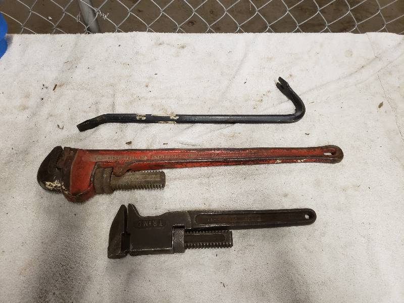 lot 10841 image: Ridgid 24 Pipe Wrench. Crow Bar, Vintage Trimo Pipe Wrench