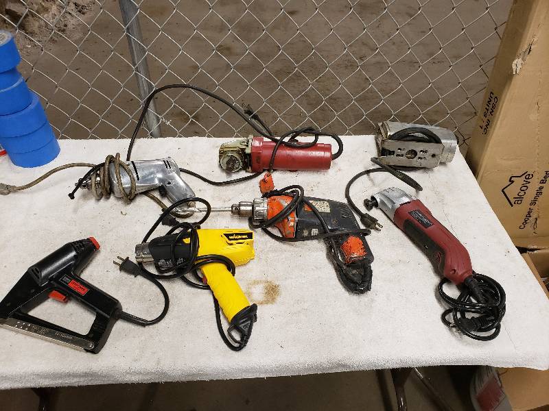 lot 10844 image: Grinders, jig Saw, Heat Gun and More