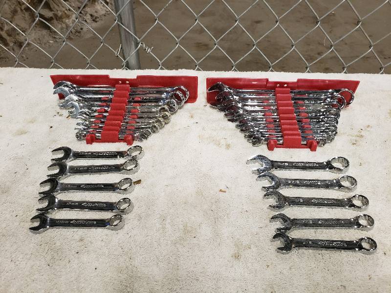 lot 10851 image: Husky Standard, and Metric Wrenches with Husky 5 piece Stubby standard and Metric
