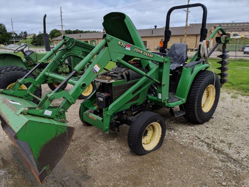 lot 3001 image: John Deere 4410 Diesel Tractor 4x4