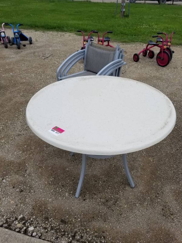 lot 3012 image: Patio Table With 3 Chairs