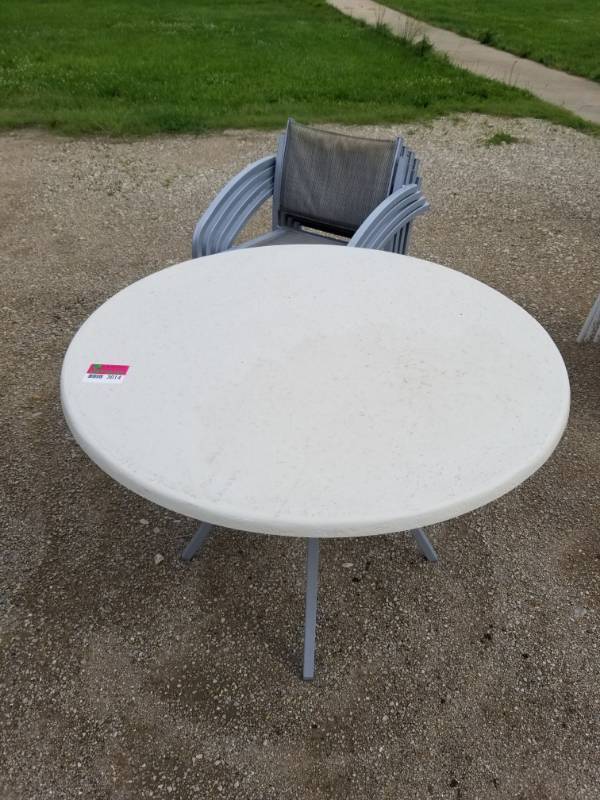 lot 3014 image: Patio Table With 4 Chairs