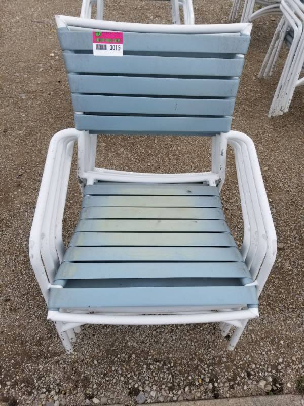 lot 3017 image: 4 Patio Chairs