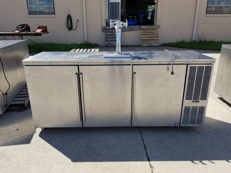 lot 3027 image: Perlick Kegerator BS84