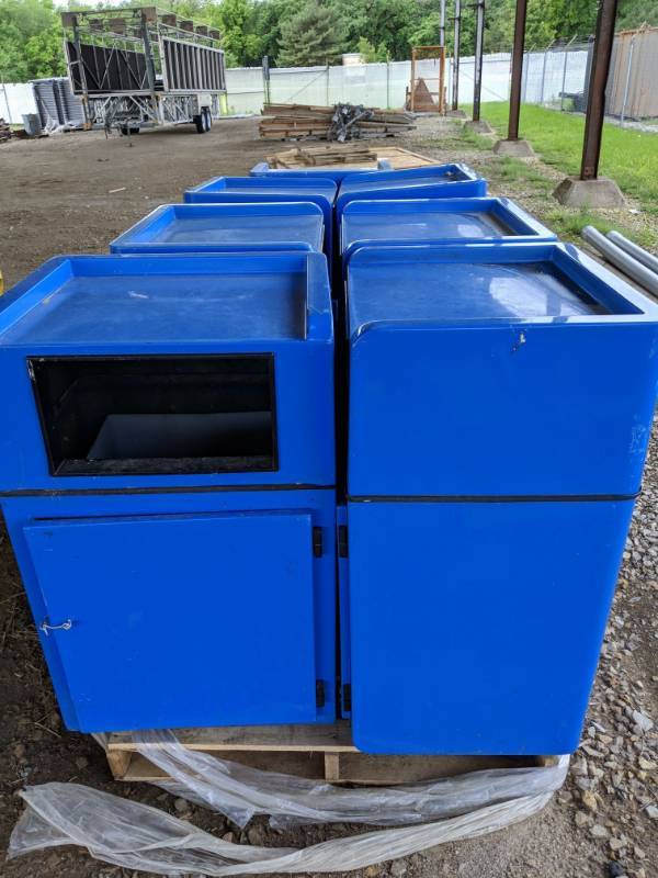 lot 3036 image: (4) Blue Outdoor Trash Cans