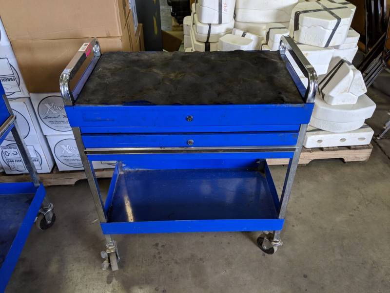 lot 3059 image: Homak Roll Around Tool Cart