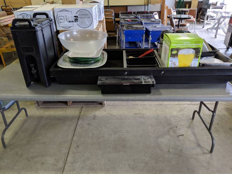 lot 3062 image: Serving Station Group With Ice Bar And Beverage Dispenser