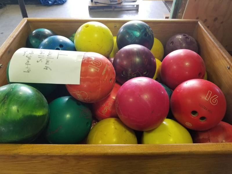 lot 3080 image: Set of 10 Bowling Balls