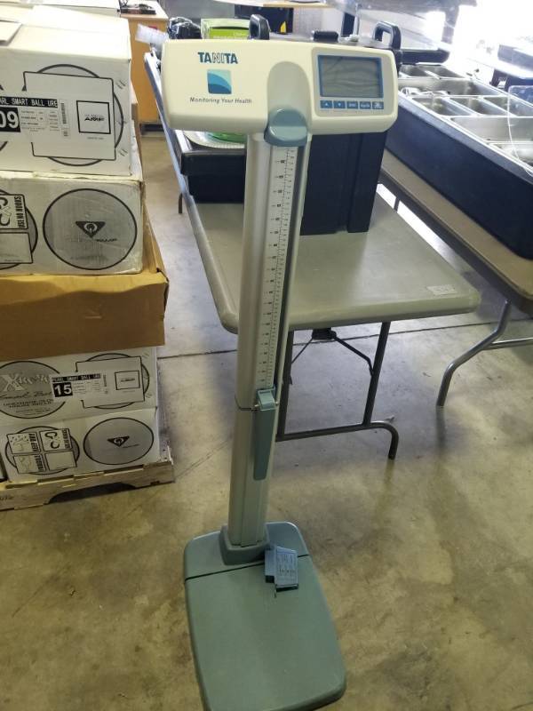 lot 3088 image: Tanita Height and Weight Scale